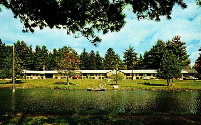 Tri-Terrace Motel - Old Postcard (newer photo)
